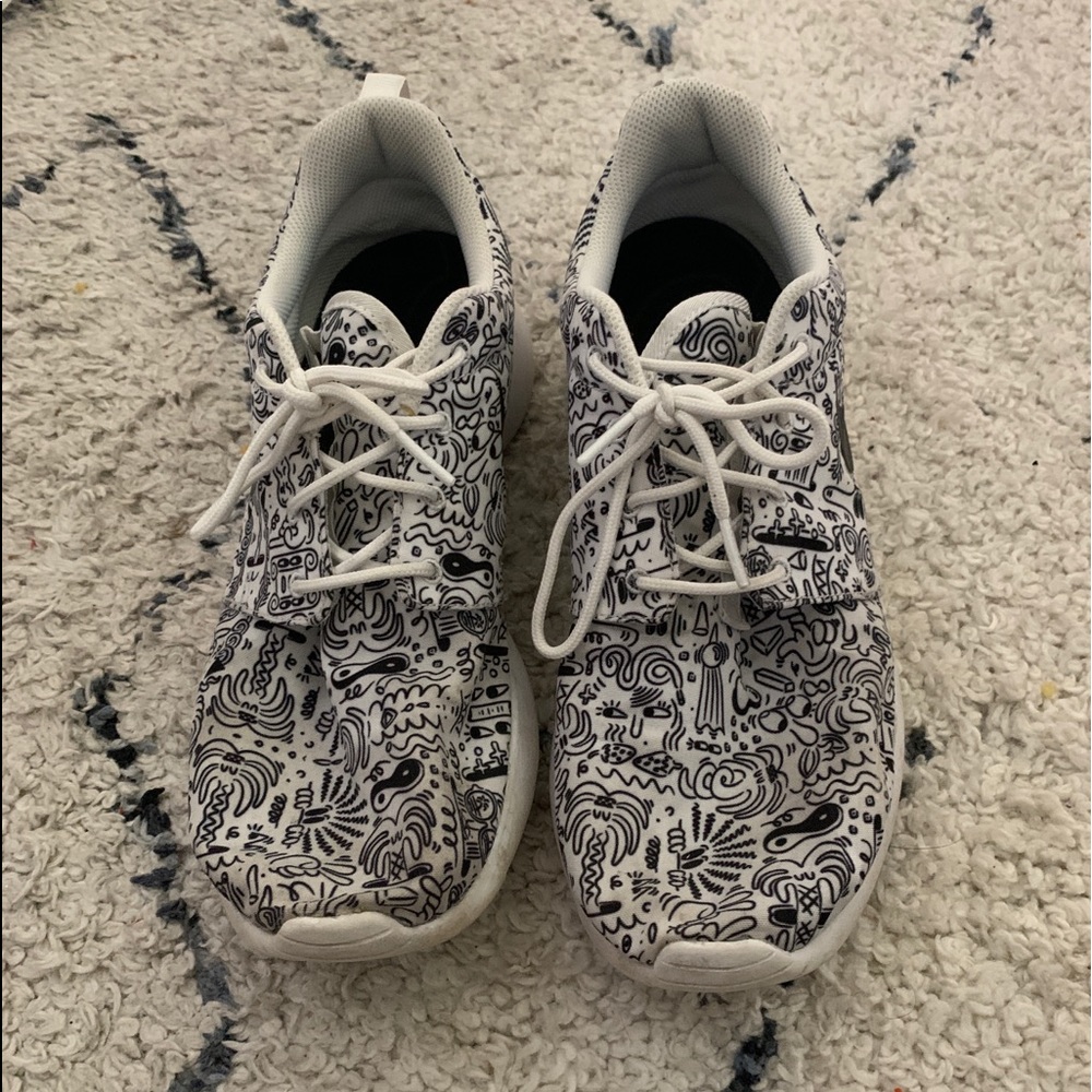 NIKE SHOES
